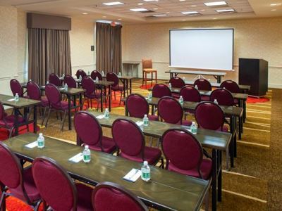 Hilton Garden Bethlehem Airport Hotel 3*
